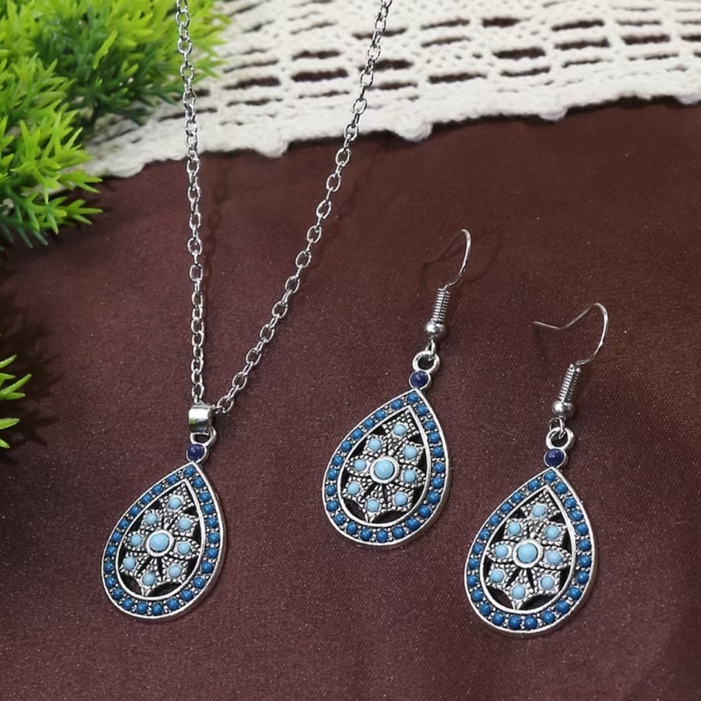 NWOT - Elegant Blue and Silver Teardrop Necklace and Earring Set